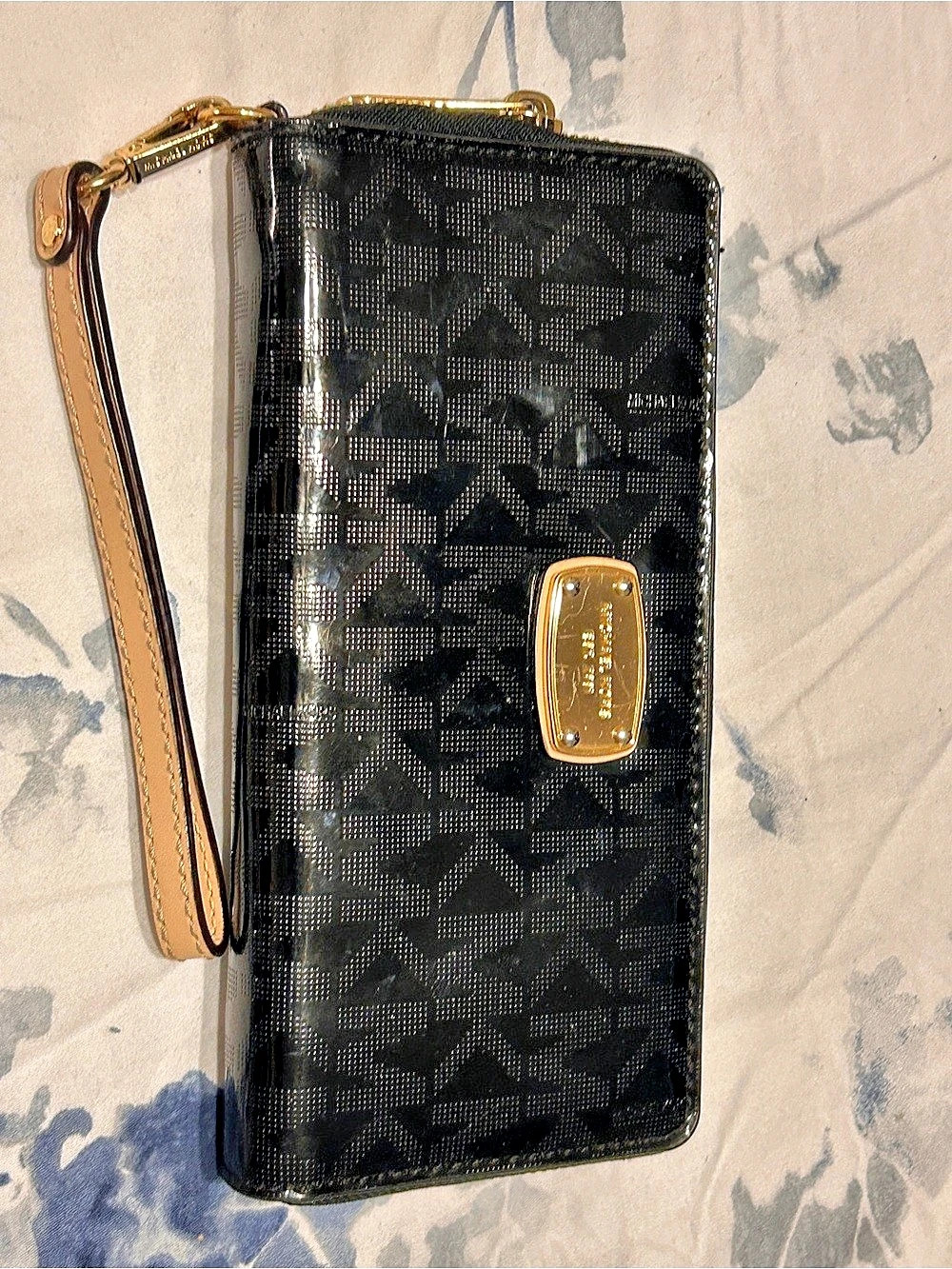 Michael Kors Jet Set Black & Gold Wallet